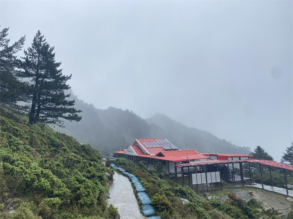 快新聞/溪水暴漲!知本森林遊樂區預警休園 嘉明湖、向陽山屋可全額退費