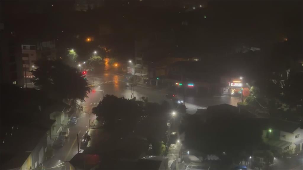 受白海豚外圍環流影響　台中深夜大雷雨部分路段積水