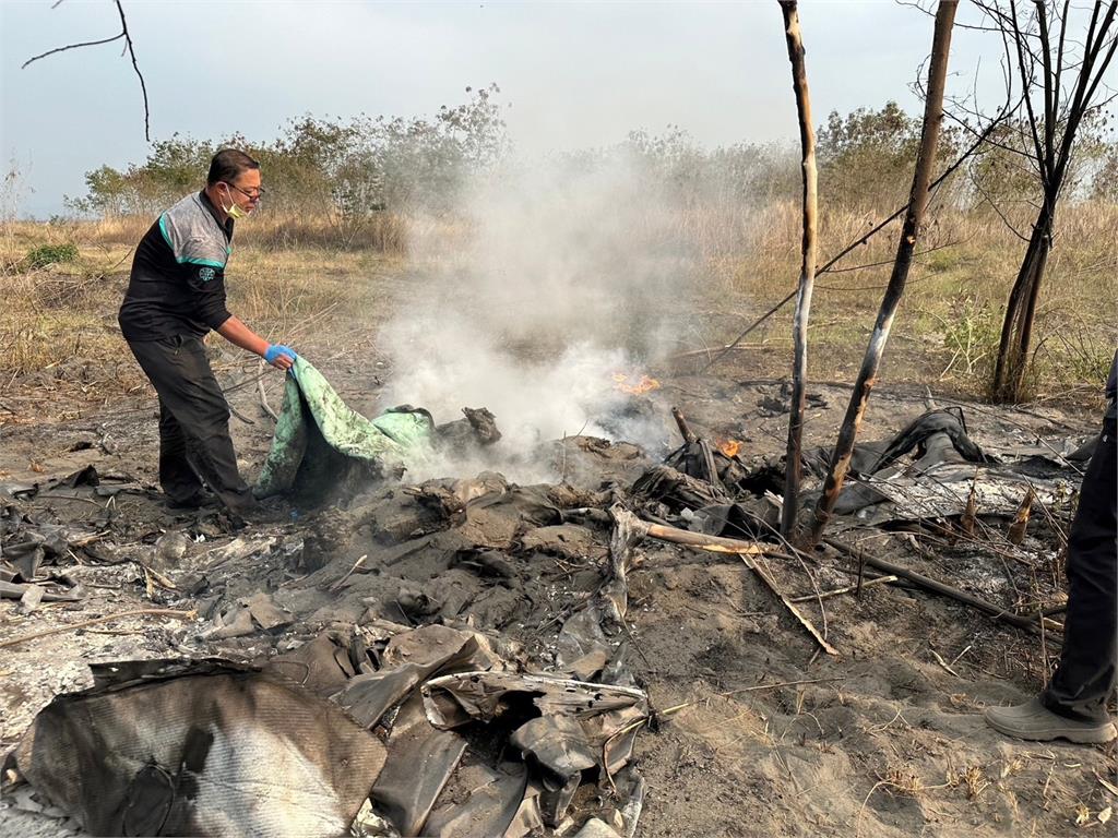 彰化輕航機墜毀「日籍乘客、教練當場身亡」　事發驚悚畫面曝光