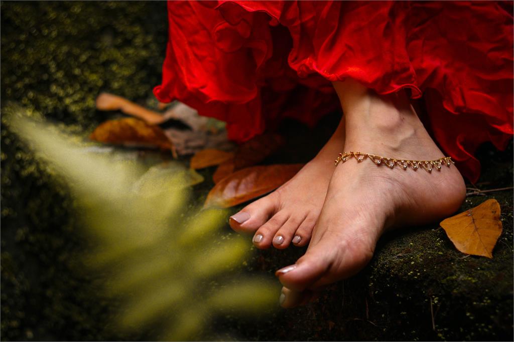 戴腳環遭阿伯嗆「在賣身」妹子超傻眼!典故曝光驚呆眾人:長知識了