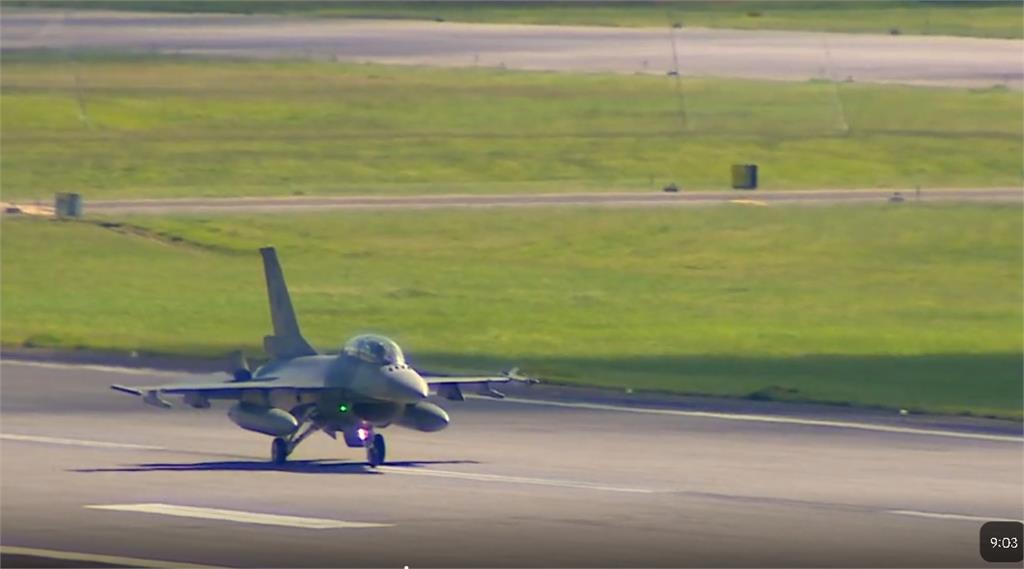 F-16墜機「飛官跳傘逃生」下落不明！柯文哲嘆「壓力很大」：希望一切順利