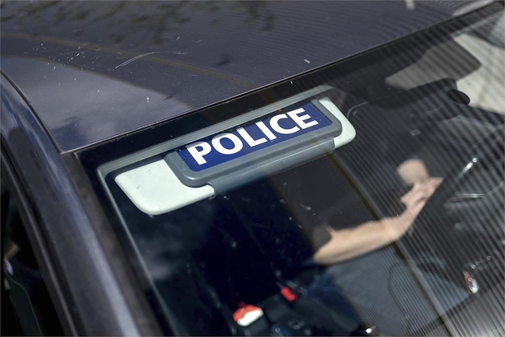 前高階警官遭控持有「侵犯動物、兒童私密片」…法官判：居家監禁免坐牢！