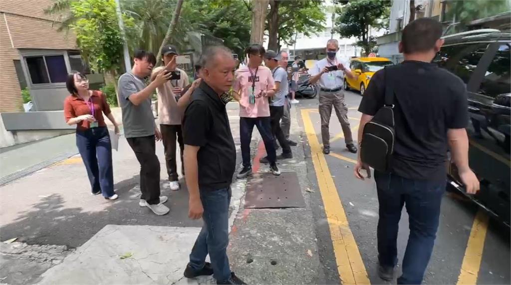 柯文哲換了9個室友!突預告「開庭會變搞笑劇」轉身怒嗆檢察官:民進黨不會一直執政