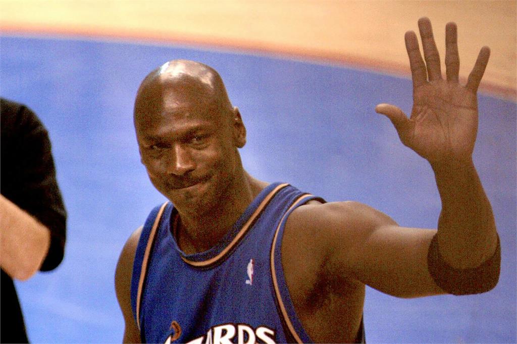NBA/麥可喬丹「流感之戰」太神!戰靴「暴漲13倍」4217萬天價售出