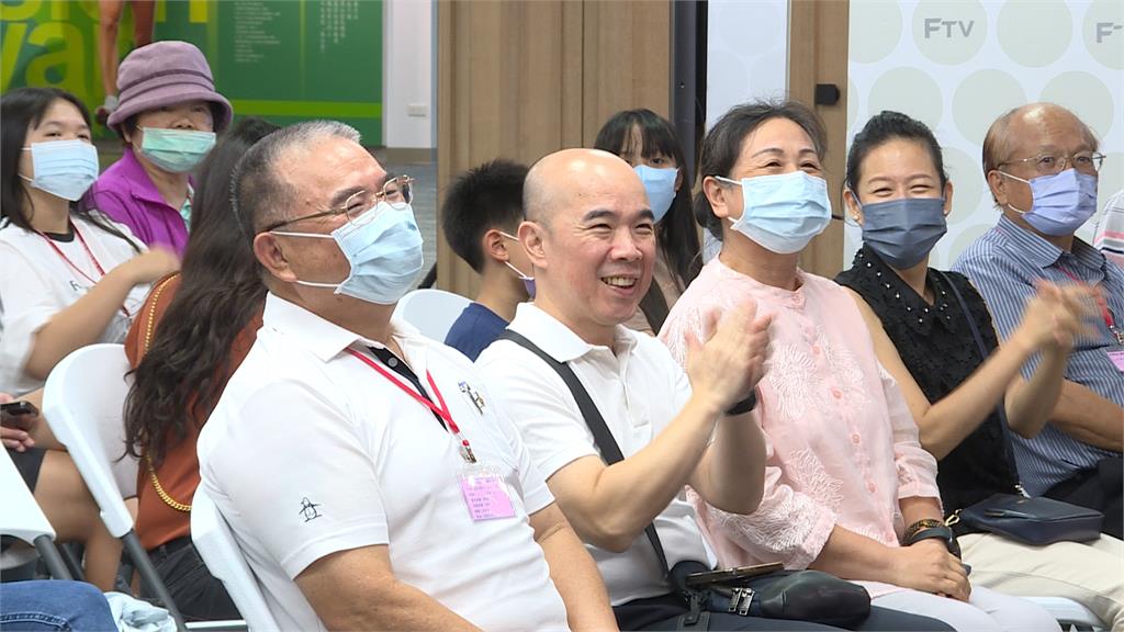 學童體驗各行各業！參訪民視攝影棚　蘇晏霈、王燦驚喜現身
