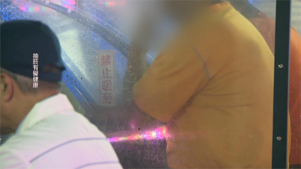 無視「室內禁菸」標示 6旬男遭勸心生不滿 當眾大打出手