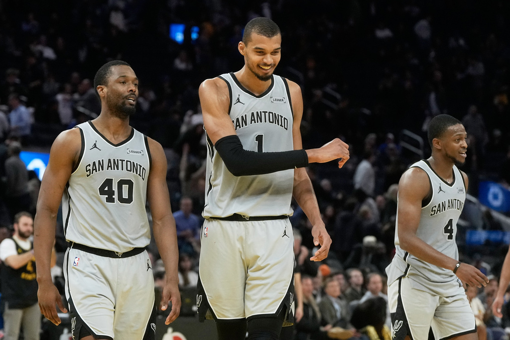 NBA(影)／斑馬+狐狸聯手克服16分落後！馬刺逆轉勝勇士拿下最近6連勝