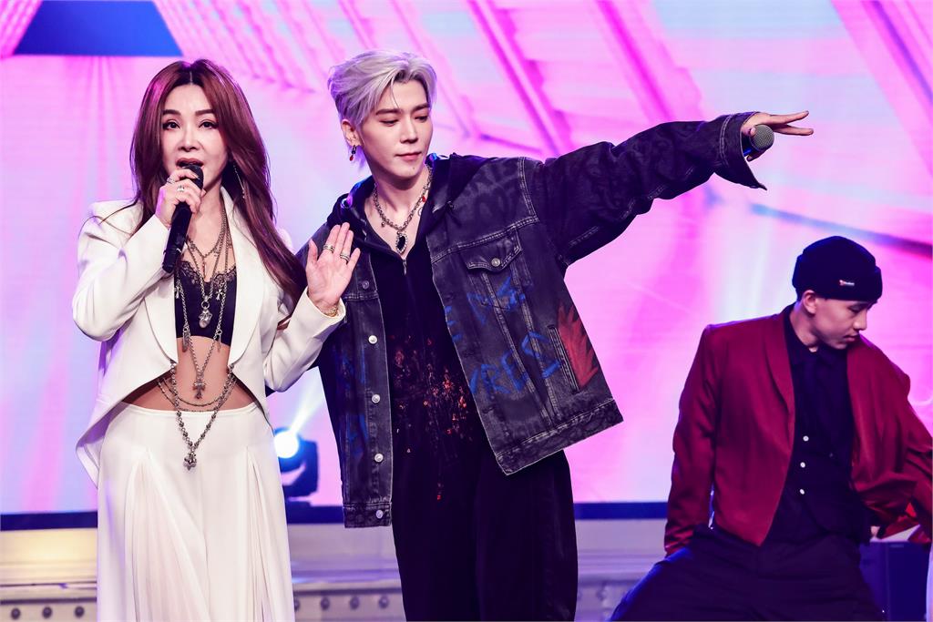 《民視第一發發發》陳美鳳公益結緣畢書盡！大讚偶像「巨星風采」拜託導播多拍他