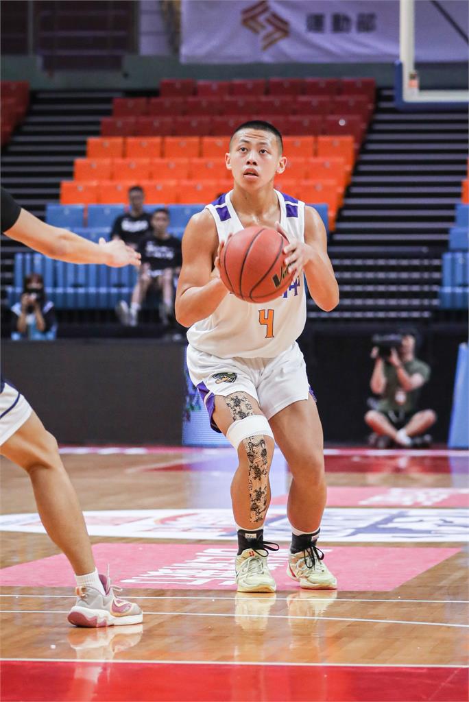 HBL(影)／東山高中下半場下起三分雨！63：61氣走開南高中笑納3連勝