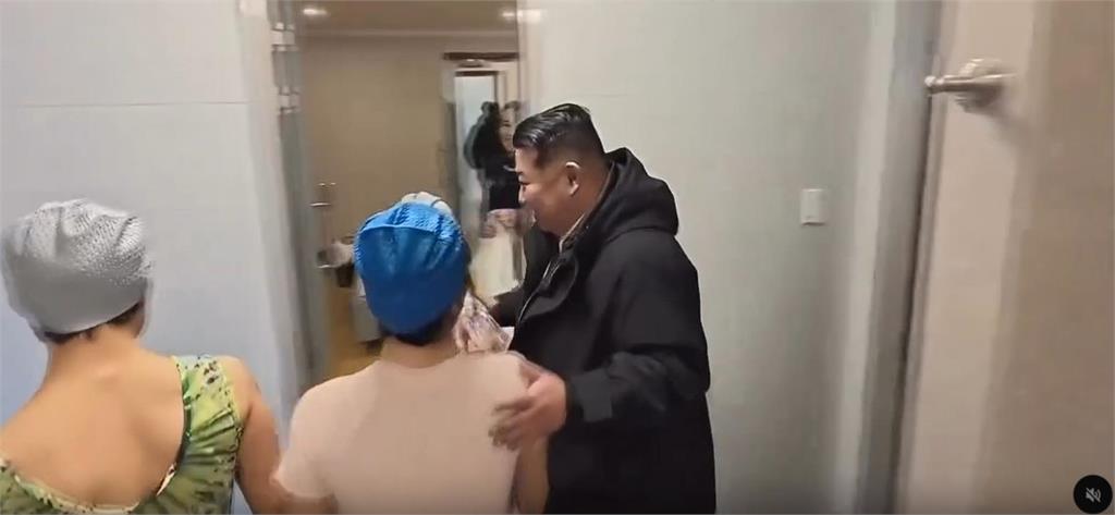 有片／金正恩視察直闖女湯「看大媽泡澡」！無碼片瘋傳…網看傻：口味太重。