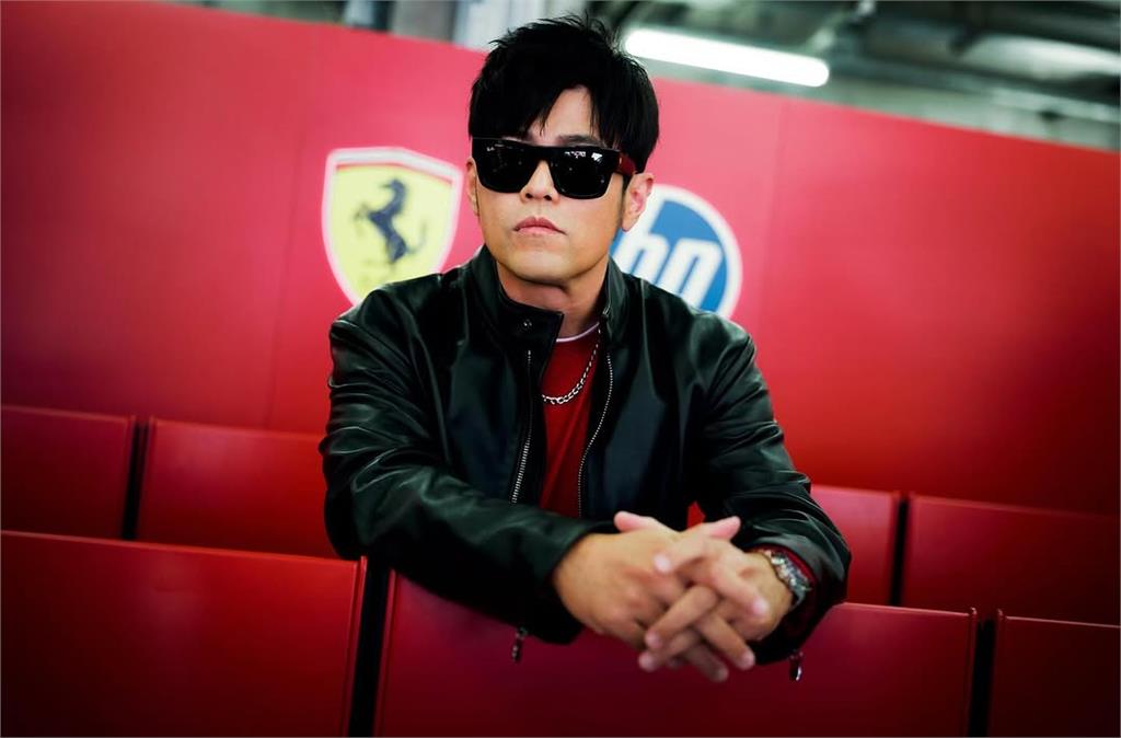 周杰倫、林志穎F1賽車場同框「喊1句」掀回憶殺!網嗨:藤原拓海回來了