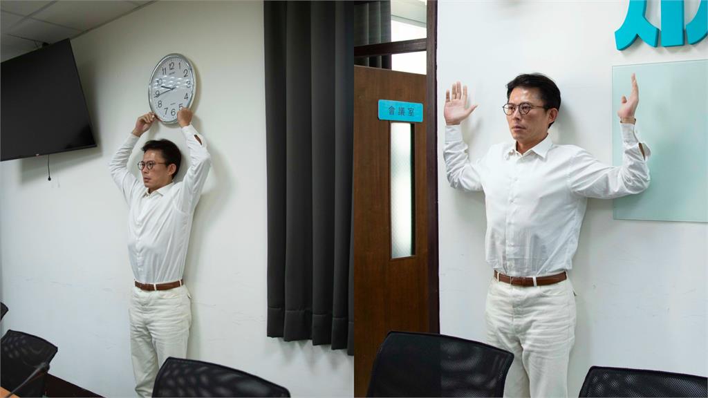 黃國昌蹭「日本躲貓貓遊戲」經典姿勢！網見「抱頭跪地」畫面狠酸：本色演出
