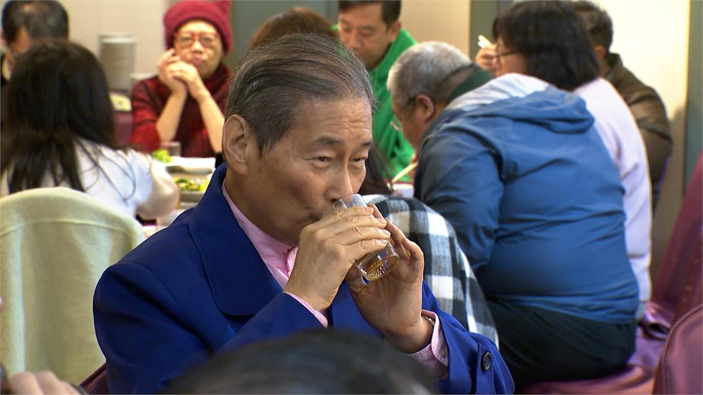 美作家稱白狼張安樂「訓練毒梟」 美境內販售毒品芬太尼