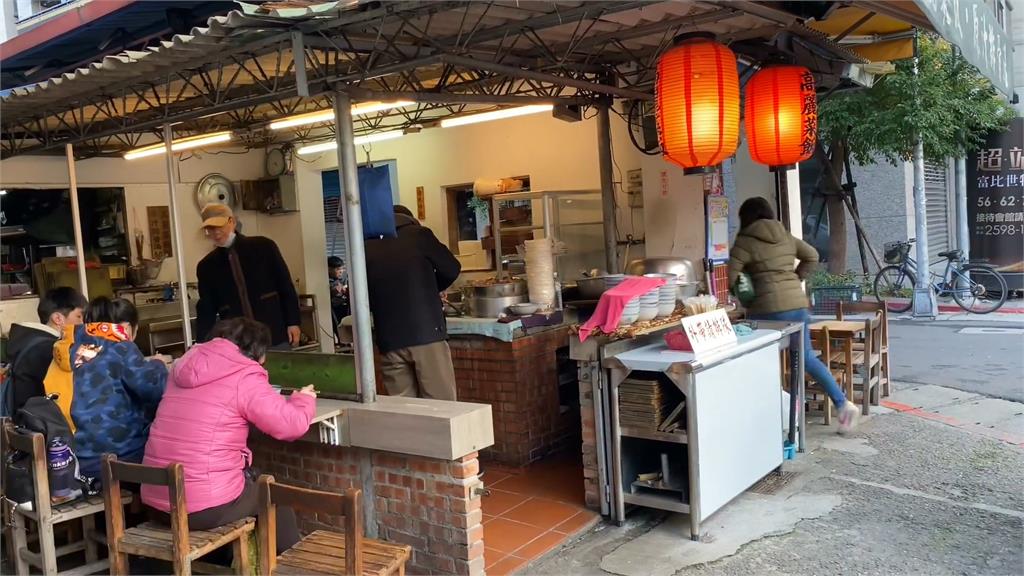 台灣趴趴走/「美食的極致」就是簡簡單單!高麗菜飯配排骨湯「滿足感」讓人回味無窮!