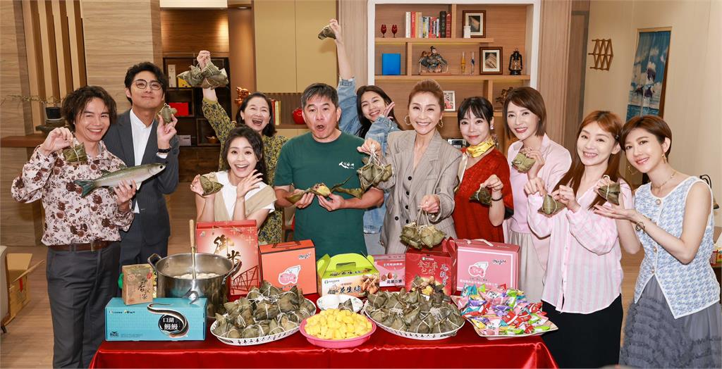 雲林產地直送！副縣長謝淑亞攜農特產進擊民視 探班《豆腐媽媽》慶收視第一送「大粽」