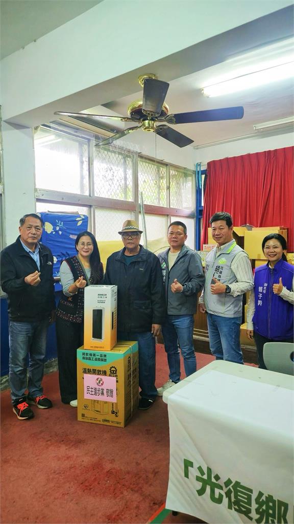 快新聞／暖流進部落！民進黨送電暖器到花蓮　36戶災民受惠