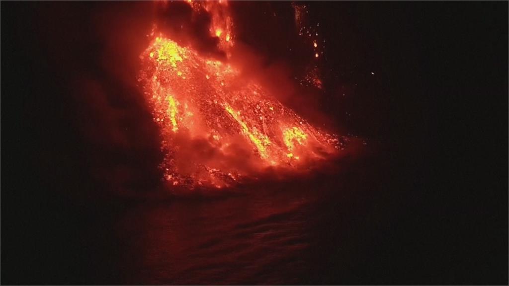 西班牙火山熔岩觸海冒毒氣　當局示警：緊閉門窗