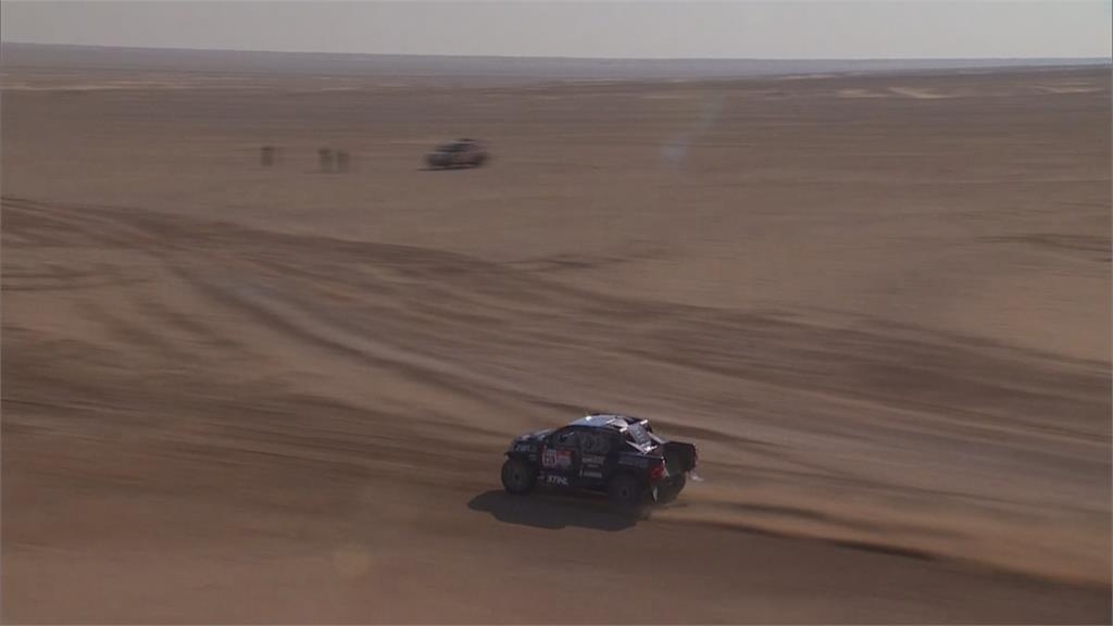 沙漠飆速翻車　達卡拉力賽如電影「瘋狂麥斯」