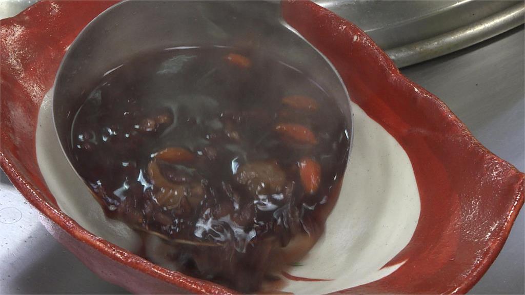 康樂街牛肉湯收2名學徒傳承美味 月子調理餐飯店主廚不藏私