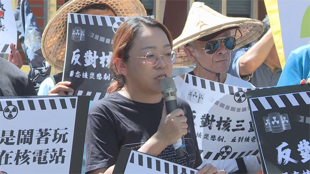 快新聞/走上街籲「核三重啟公投不同意」 4民團+4政黨聯手打破核電海報