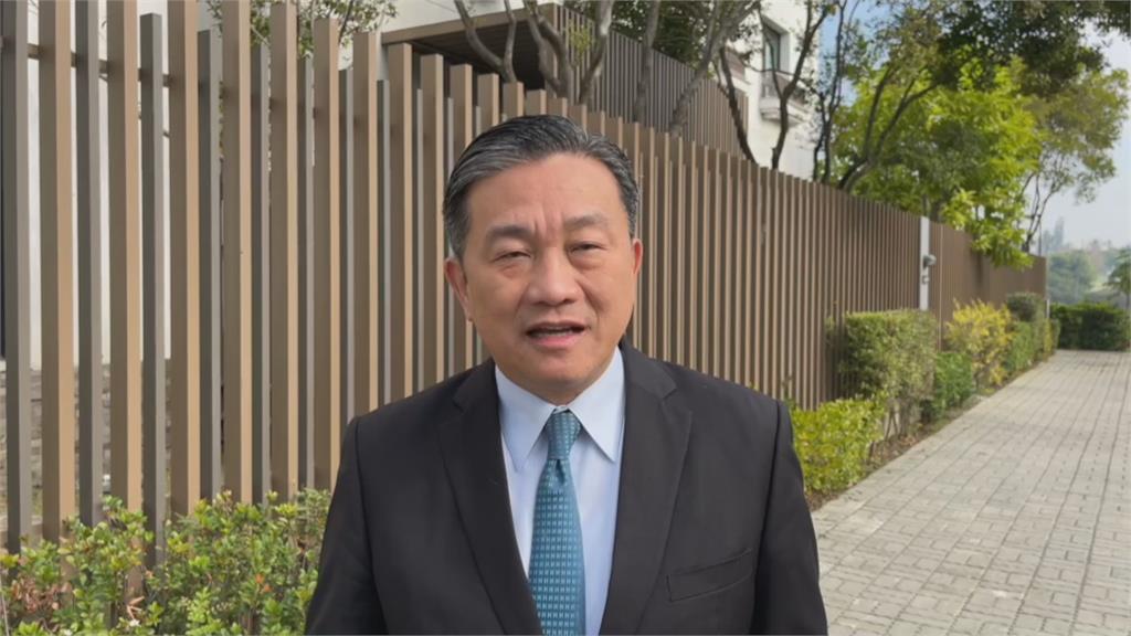 顏寬恒宣傳看板不掛國民黨徽 與黨互動冷