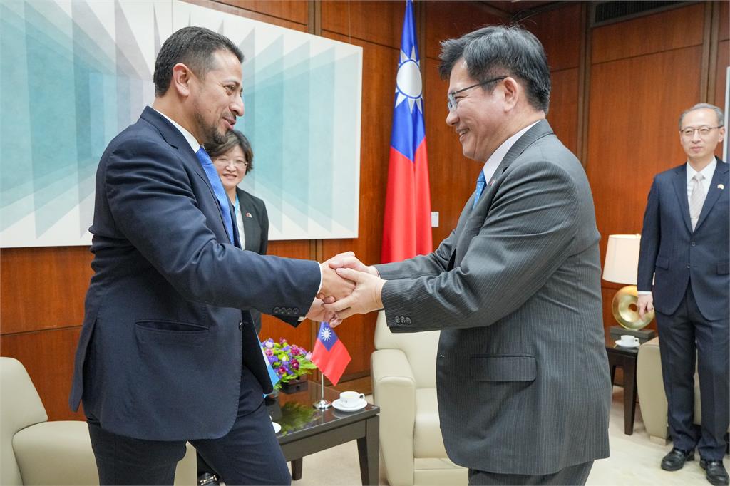 快新聞/陪同瓜地馬拉議長晉見賴總統 林佳龍期許:官民合作實現台瓜共榮
