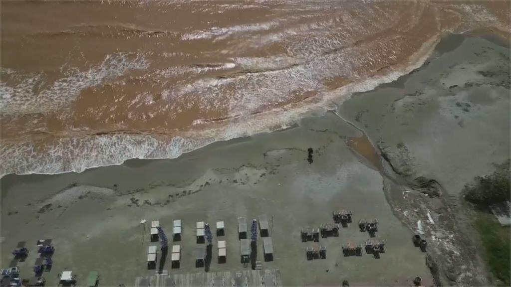 風暴侵襲希臘！　民宅慘淹釀1死　沙塵暴抹紅「天空如世界末日」