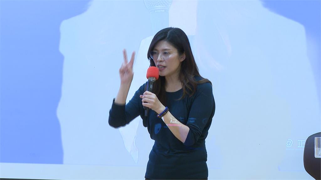 鄭麗文稱寫中文、吃中菜是「中國人」　媒體人酸：吃壽司變日本人？