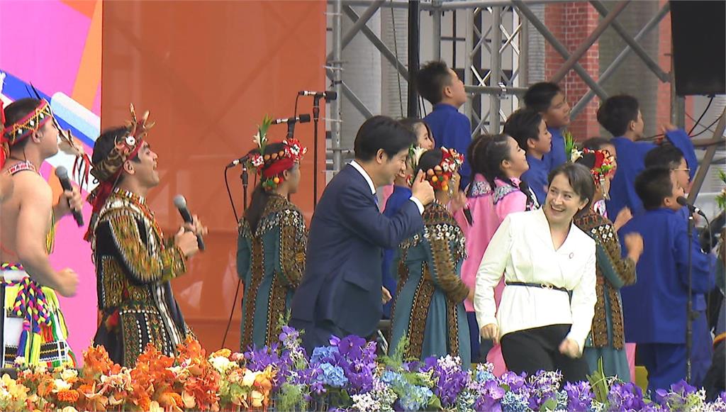 就職典禮嗨唱金曲！　賴清德、蕭美琴「比愛心」賣萌