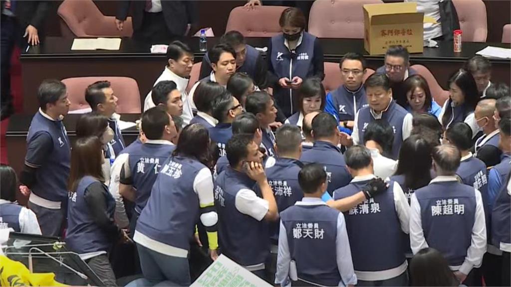 藍白通刪「出國旅費30％」連自己都砍？張育萌掀「1底牌」開酸：真的很會演