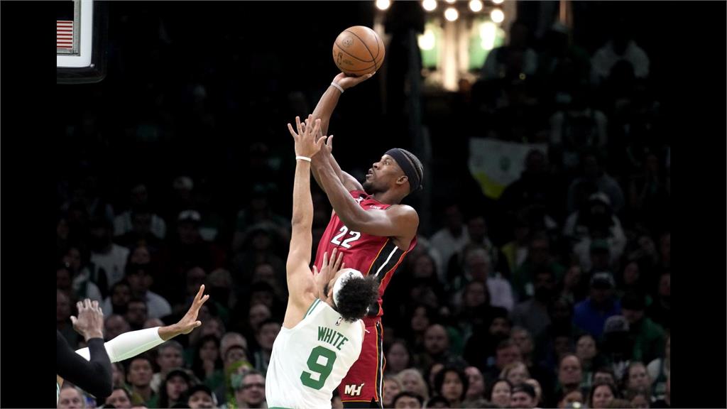 士官長領軍熱火續寫「老八傳奇」　東冠系列賽首戰奪勝