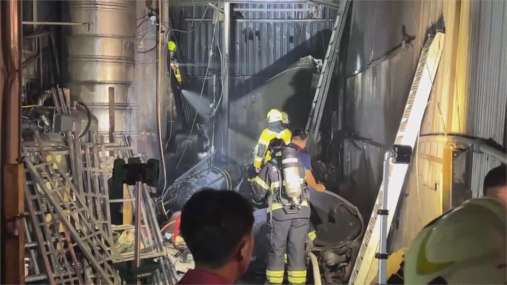 高雄食品加工廠驚傳火警　烈焰直竄　移工救火「全身遭燻黑」