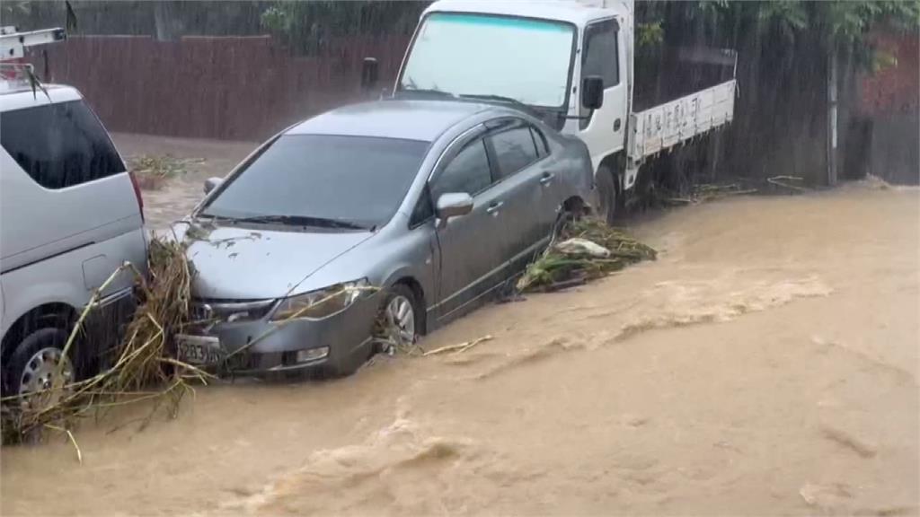 暴雨炸彰化市土石流! 6車遭淹、其中2車卡涵洞