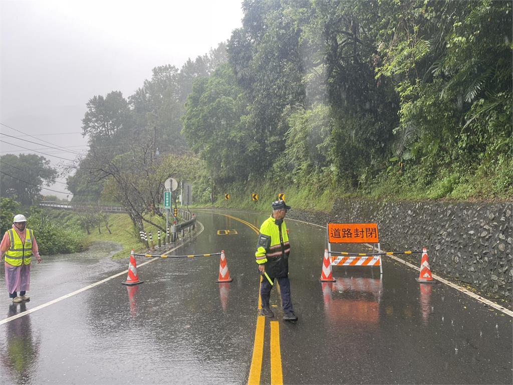 七星嶺步道湧泥流！　台7線土石坍方一度「雙向中斷」
