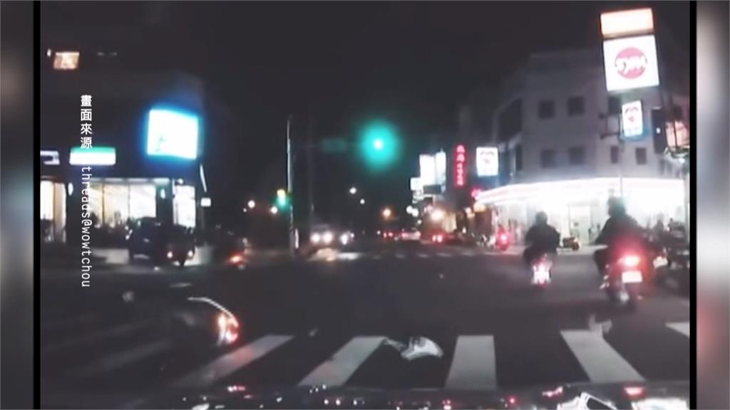 警車晚間支援勤務與機車擦撞 騎士擦挫傷