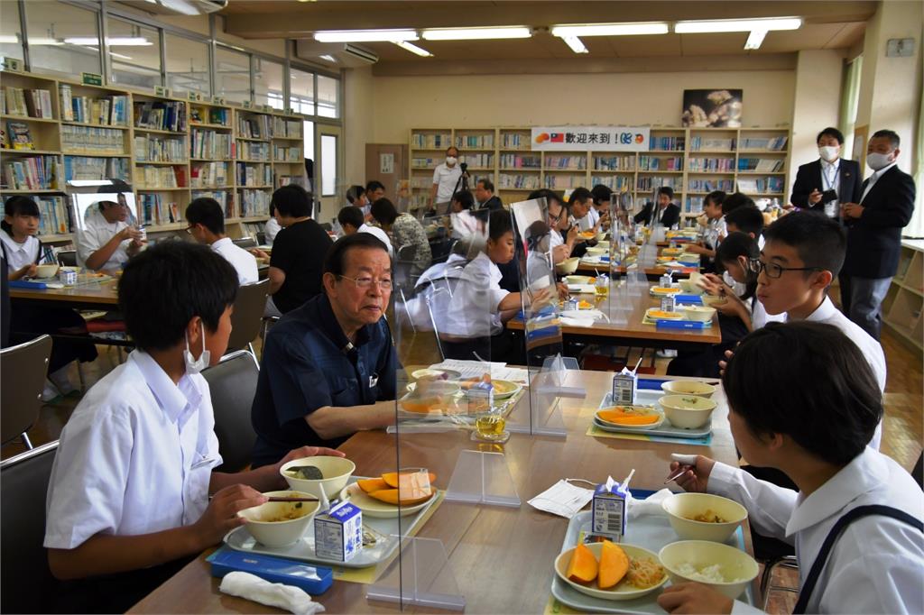快新聞／日本6校學童營養午餐品嘗台灣芒果　大讚「天大的享受」