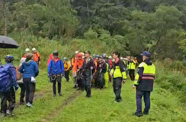 登山脫隊找手機卻失蹤4天 55歲男終獲救