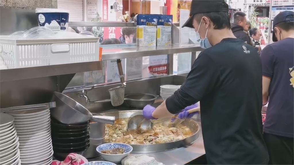 台灣人到底多愛跟風排隊!實測小吃攤位有多少人來排 ...