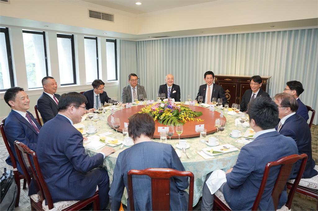 快新聞/接待日眾議員小林鷹之 林佳龍:盼台日共築「民主非紅供應鏈」