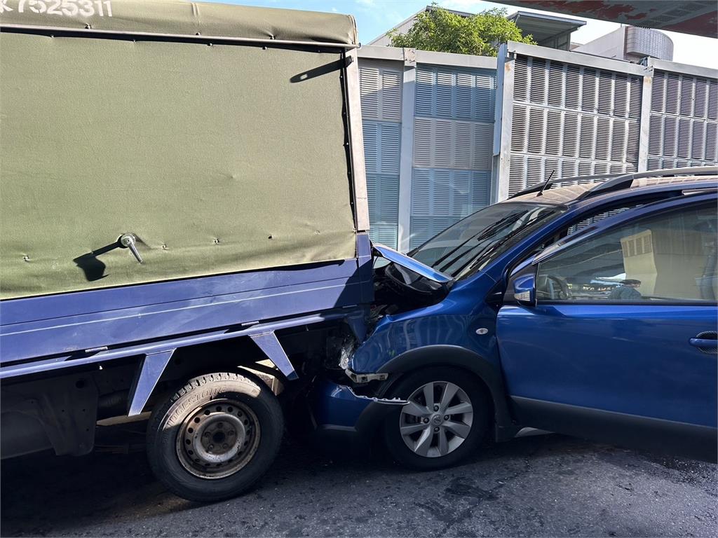 中秋不平靜！　國10匝道出口8車連環撞　一度釀嚴重回堵