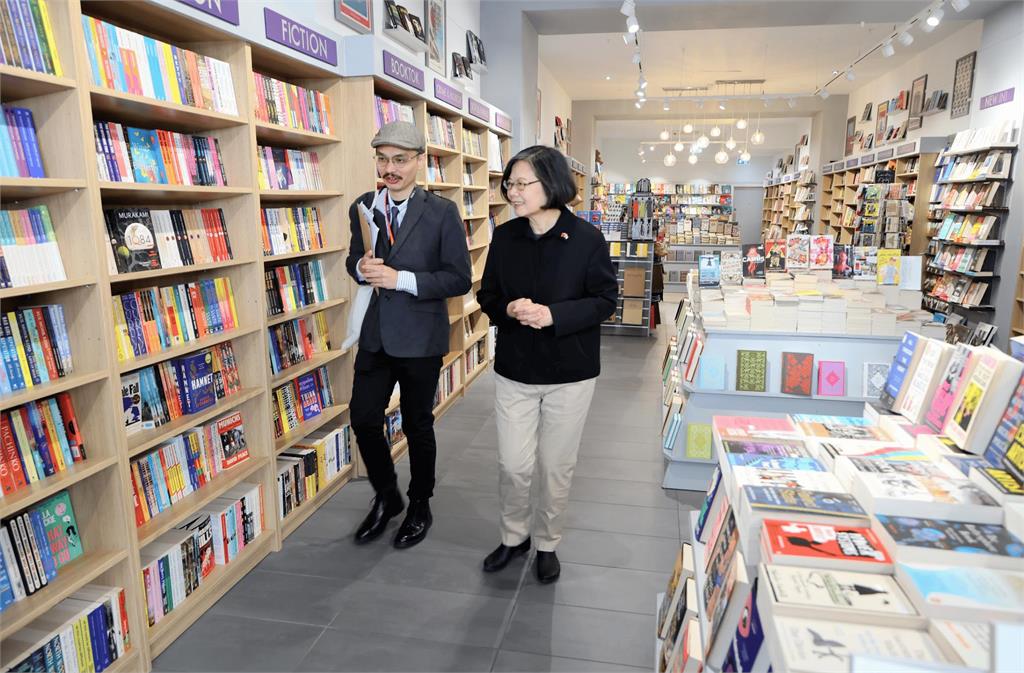 快新聞/有彩蛋!蔡英文與旅英留學生早餐敘 賴品妤驚喜現身
