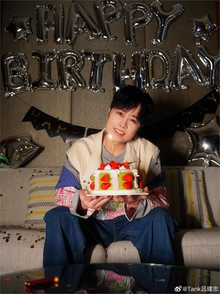 飛中國「移植心肝」延命成功！44歲TANK嗨慶生「雙眼爆血紅」近況曝光