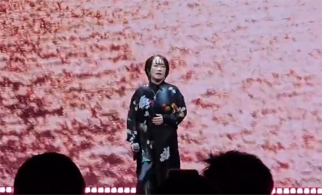 《海賊王》歌手上海演出突遭「熄燈卡歌」!大槻真希傻眼反應曝⋯本人無奈發聲