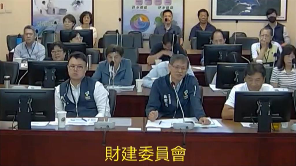 市場處長稱大龍市場「沒特色」　沈伯洋實地探訪攤商