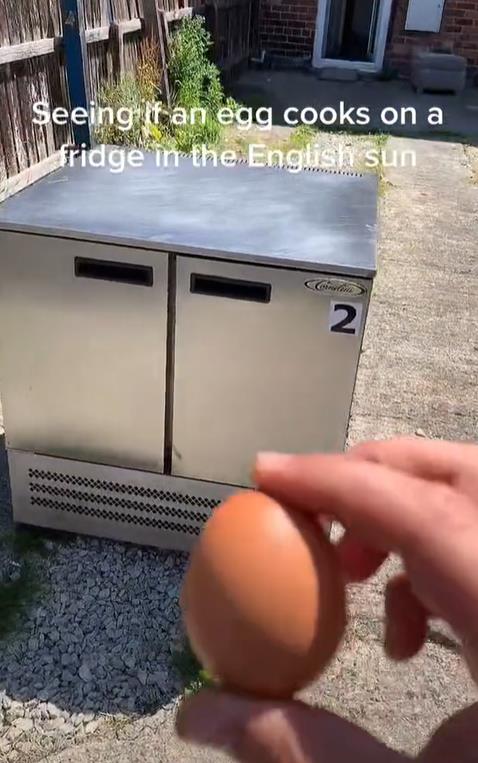 英男子40度高溫「搬冰箱」大煮早餐　驚人成果30分鐘揭曉