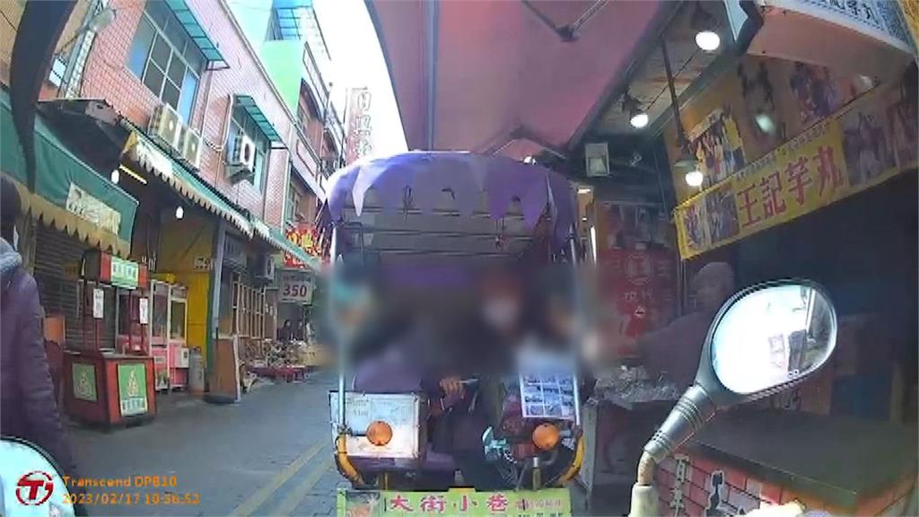 開進窄巷、隨意臨停　搭三輪車遊鹿港小鎮亂象多