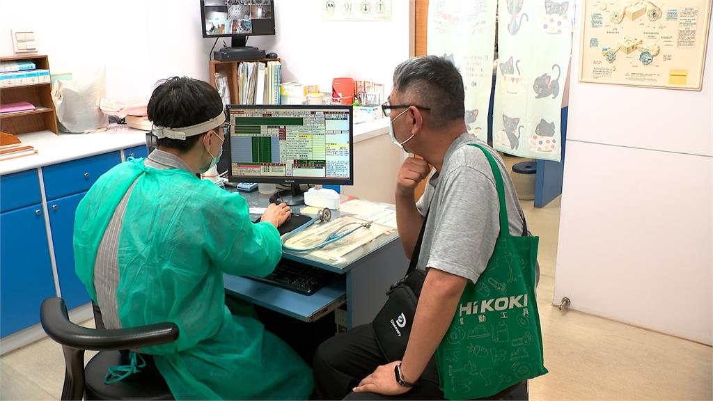 新冠延燒　就診翻倍成長！　疫情高峰提前至8月中