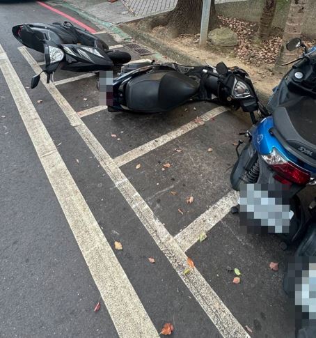 男駕駛身體不適連撞27車昏迷 幸未波及其他用路人