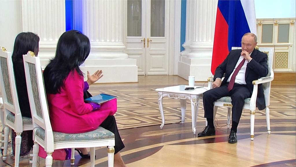 普丁訪印度受熱烈歡迎　莫迪接機熱情擁抱　專家分析背後原因「不單純」