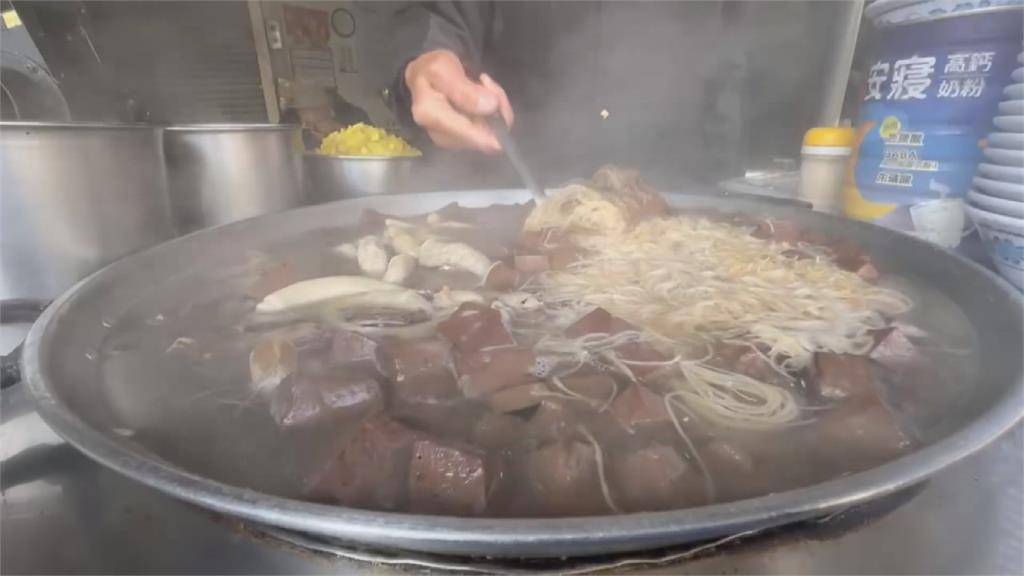 氣溫溜滑梯!　花壇老字號羊肉湯．鹿港麵線人潮絡繹不絕